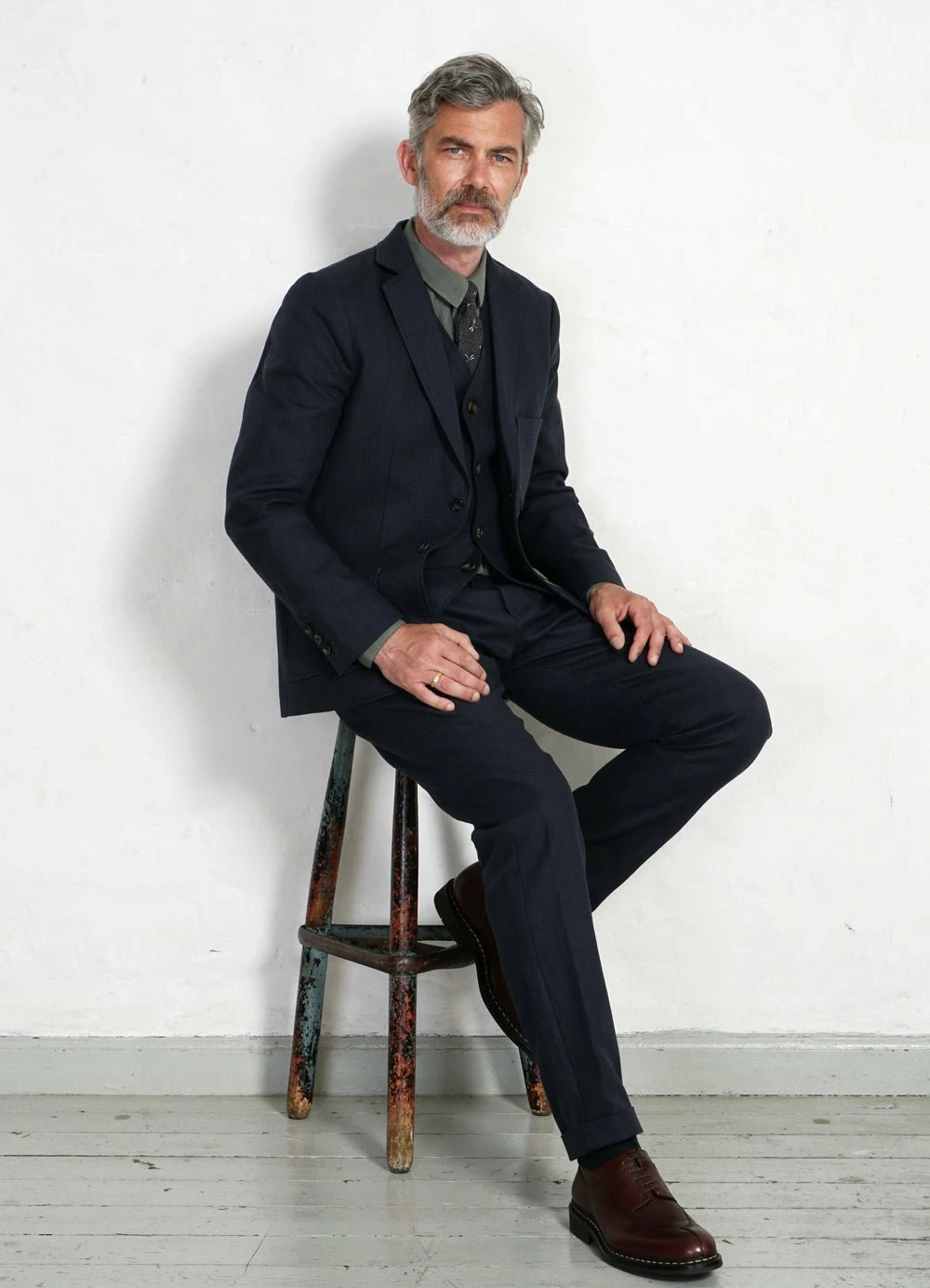 HANSEN GARMENTS FINN | Side Buckle Regular Trousers | Dark Blue - Image 2