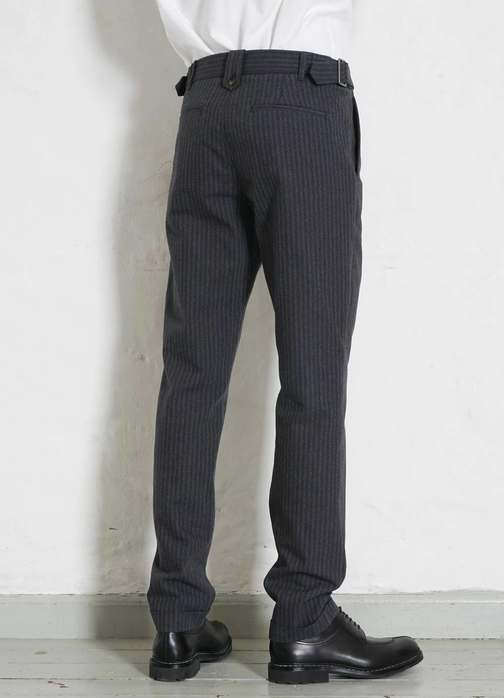HANSEN GARMENTS FINN | Side Buckle Regular Trousers | Grey Pin - Image 3